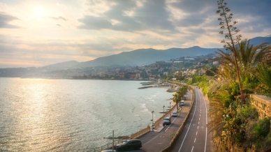 Viaggio vista mare lungo la Ciclovia Riviera dei Fiori: qui si pedala su una vecchia ferrovia