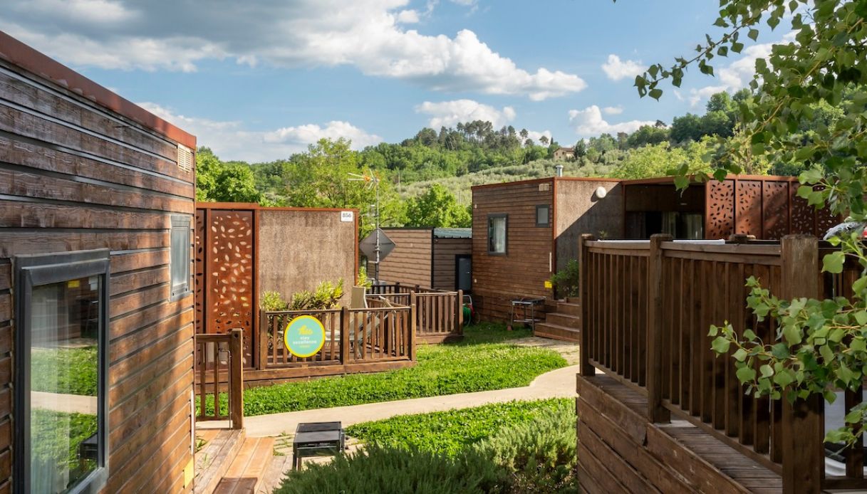hu Norcenni Girasole village nel verde delle colline toscane