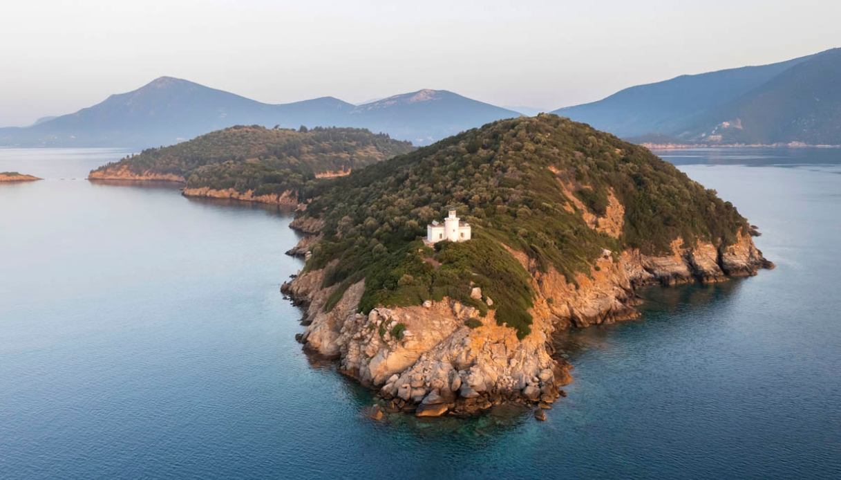 Isola greca in vendita