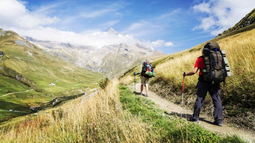 Percorre il cammino più lungo del mondo in 470 giorni: “Ho il portafoglio più vuoto, ma sono molto più ricco”