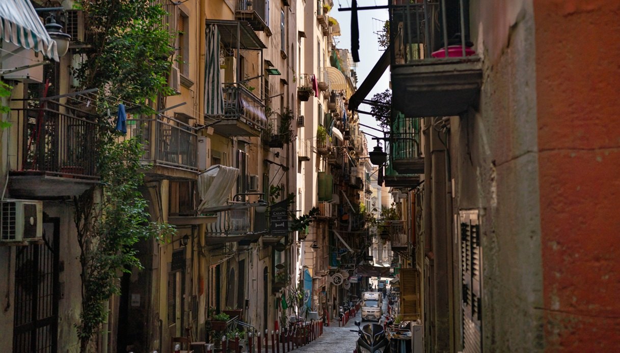 Napoli: dov'è stato girato il film del 2024 di Gabriele Salvatores con Pierfrancesco Favino