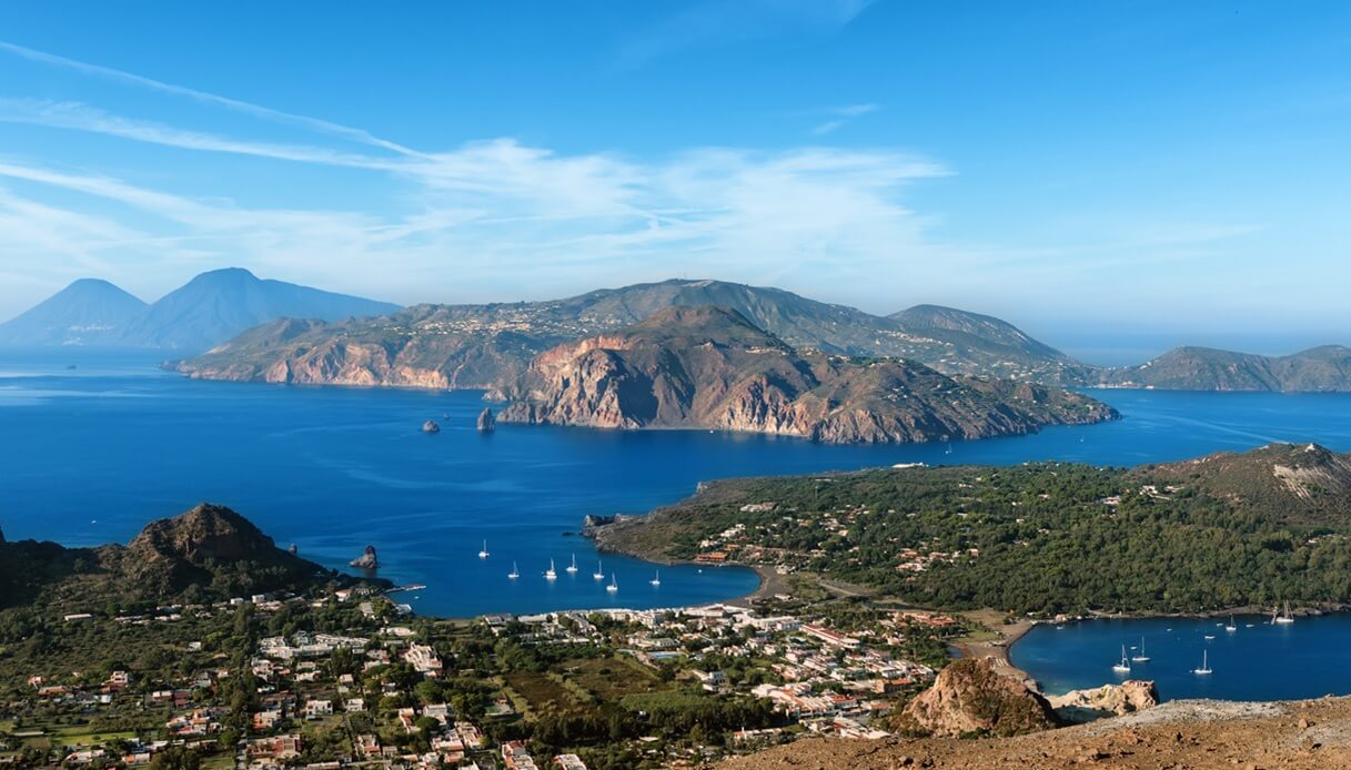 trekking sui vulcani italiani: le Eolie