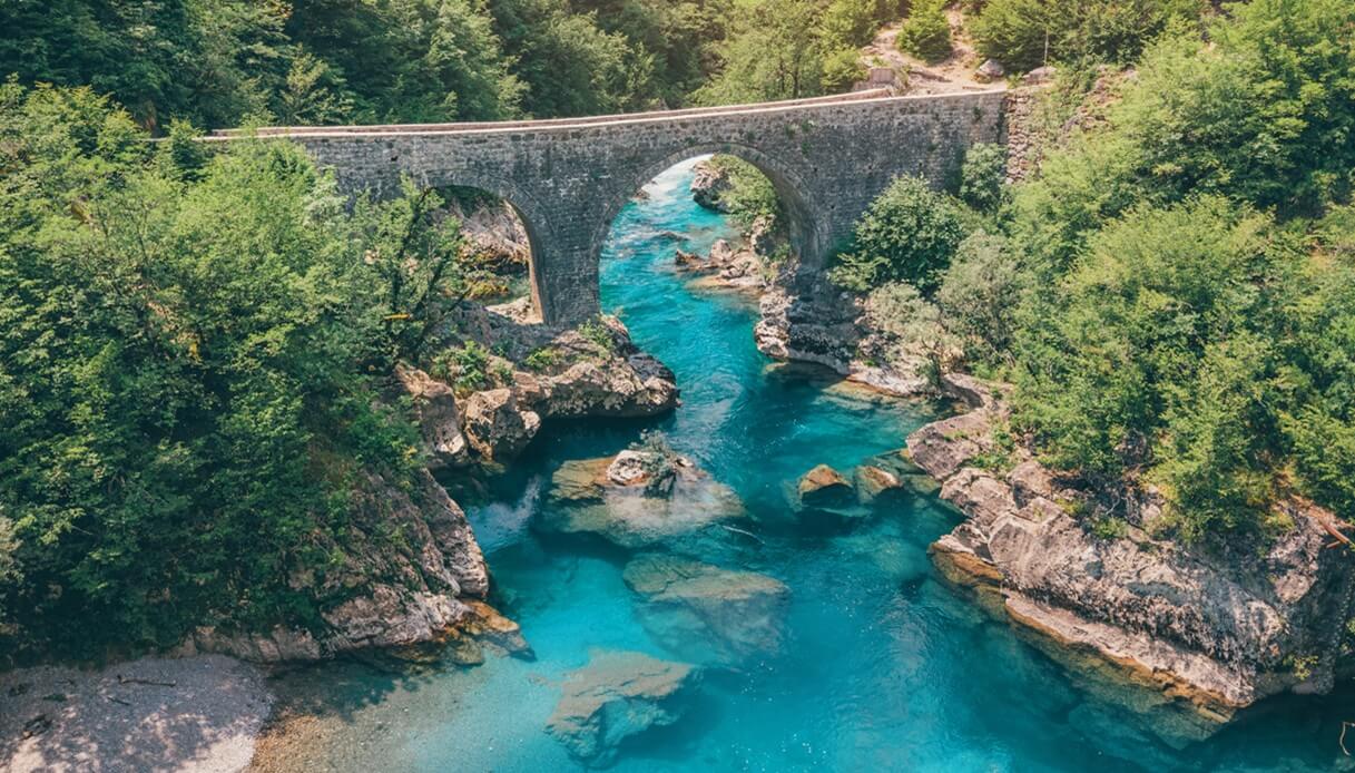 Ponte sul Canyon di Mrtvica, in Montenegro