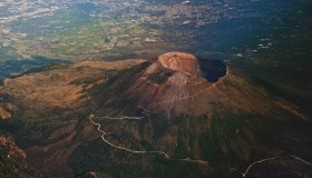 Trekking sui vulcani italiani: Etna, Eolie, Vesuvio