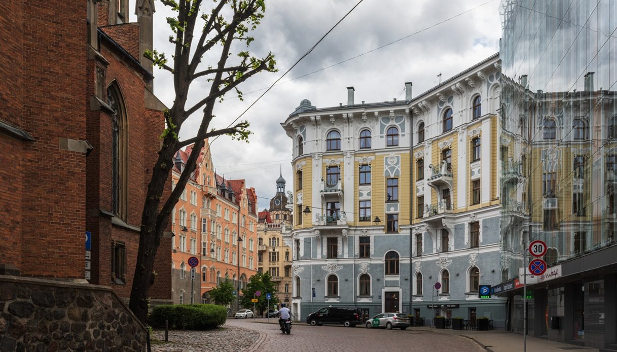 C'&egrave; Riga tra le principali location di "Woman Unknown" 