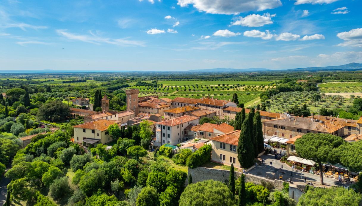 Veduta di Bolghieri, città del vino in Toscana