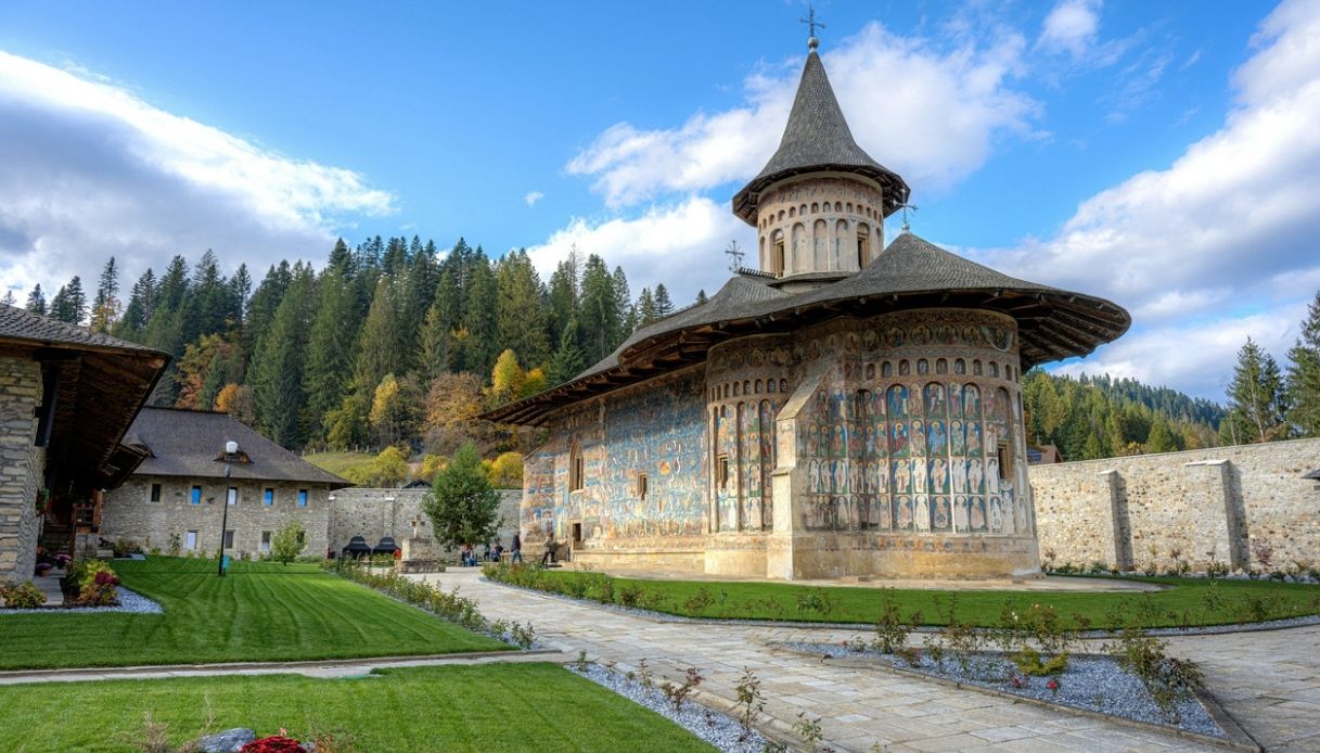 Monastero di Voronet con affreschi a Bucovina
