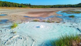 È la Piccola Islanda d’Italia: viaggio alla scoperta della Caldara di Manziana, un posto surreale