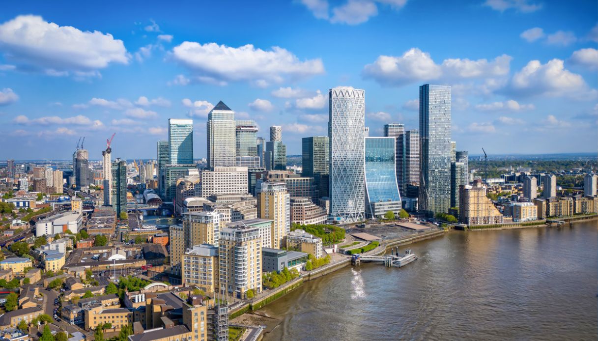 Veduta aerea del quartiere finanziario di Canary Wharf a Londra