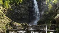 Quasi 100 metri di tuono bianco: la Cascata della Froda è uno dei gioielli più autentici della Svizzera