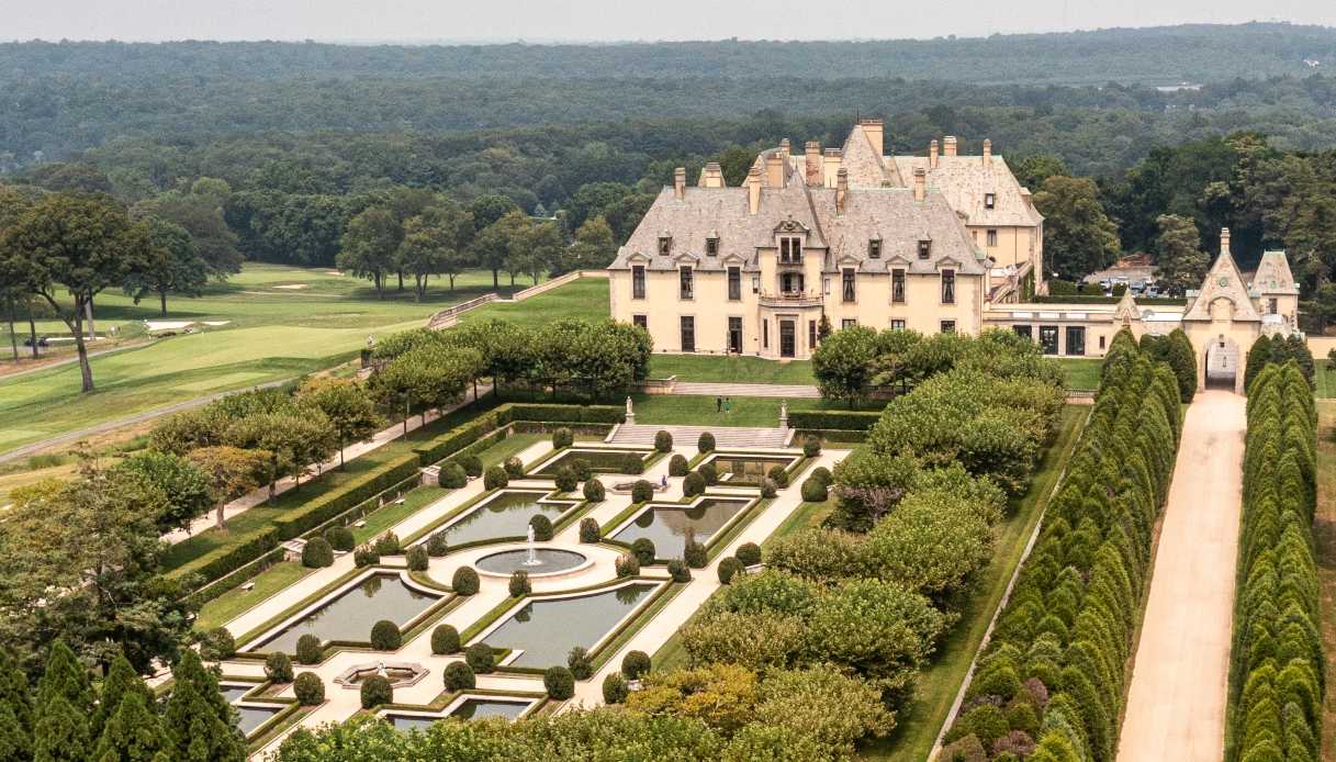 https://siviaggia.it/wp-content/uploads/sites/2/2026/10/Castello-di-Oheka.jpg