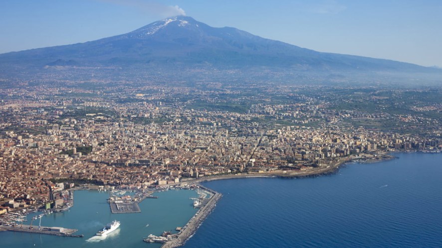 A Catania con il folgorante esordio di una nuova giallista italiana