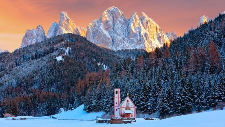 Forbes celebra le Dolomiti: la meraviglia italiana tra paesaggi innevati e borghi fiabeschi
