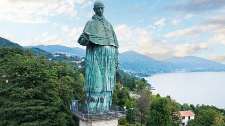 Il gigante italiano da record che ispirò la Statua della Libertà: il San Carlone, guardiano del Lago Maggiore