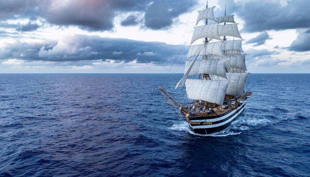 L'Amerigo Vespucci in navigazione