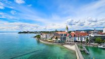 Friedrichshafen, la città degli Zeppelin con le Alpi all’orizzonte