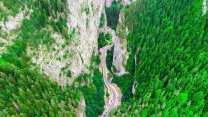 Lo straordinario canyon che divide due regioni: Gole di Bicaz, un capolavoro rumeno