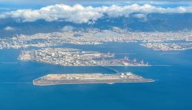 L’incredibile storia dell’aeroporto che sta sprofondando nel mare