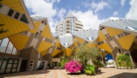 Il quartiere con incredibili case cubiche che sembrano una foresta geometrica: Kubuswoningen, a Rotterdam