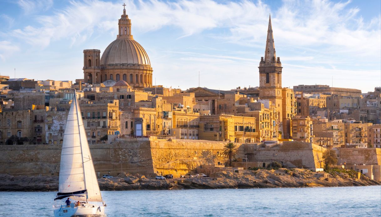 Porto di Marsamxett e La Valletta con cattedrale di San Paolo, Malta
