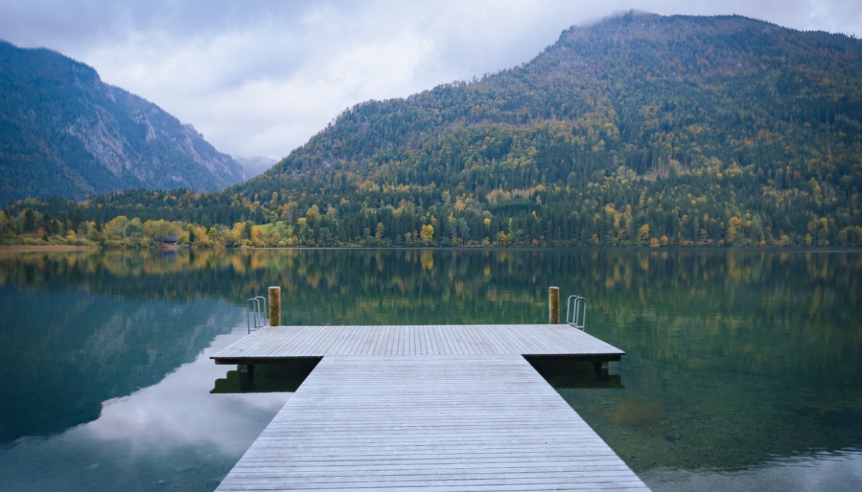 Lo specchio d’acqua delle Alpi che sembra dipinto a mano: l’affascinante Lago di Lunz