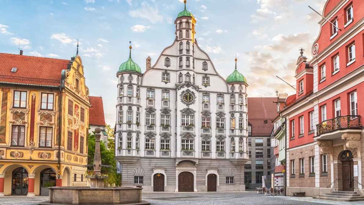 Weekend d’autunno in Europa low cost con la nuova promo Ryanair, ecco 3 mete imperdibili