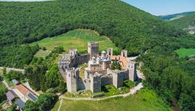 Il fascino segreto del Monastero di Manasija, custode di affreschi straordinari e secoli di storia serba