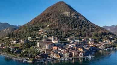Si riaccendono i riflettori sul Lago d’Iseo: il Guardian celebra la magia di un paradiso tra borghi pittoreschi