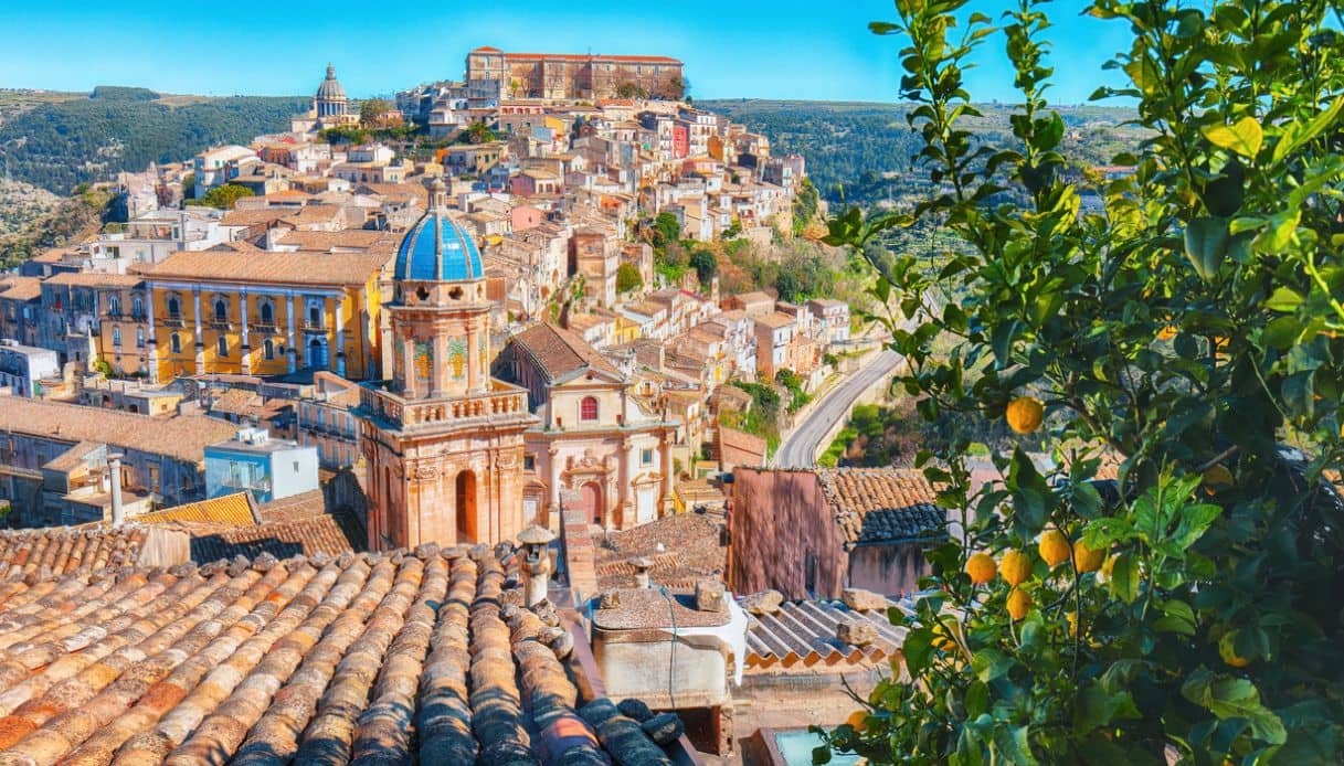 Scorcio dell'antica citt&agrave; barocca di Ragusa Ibla, Sicilia