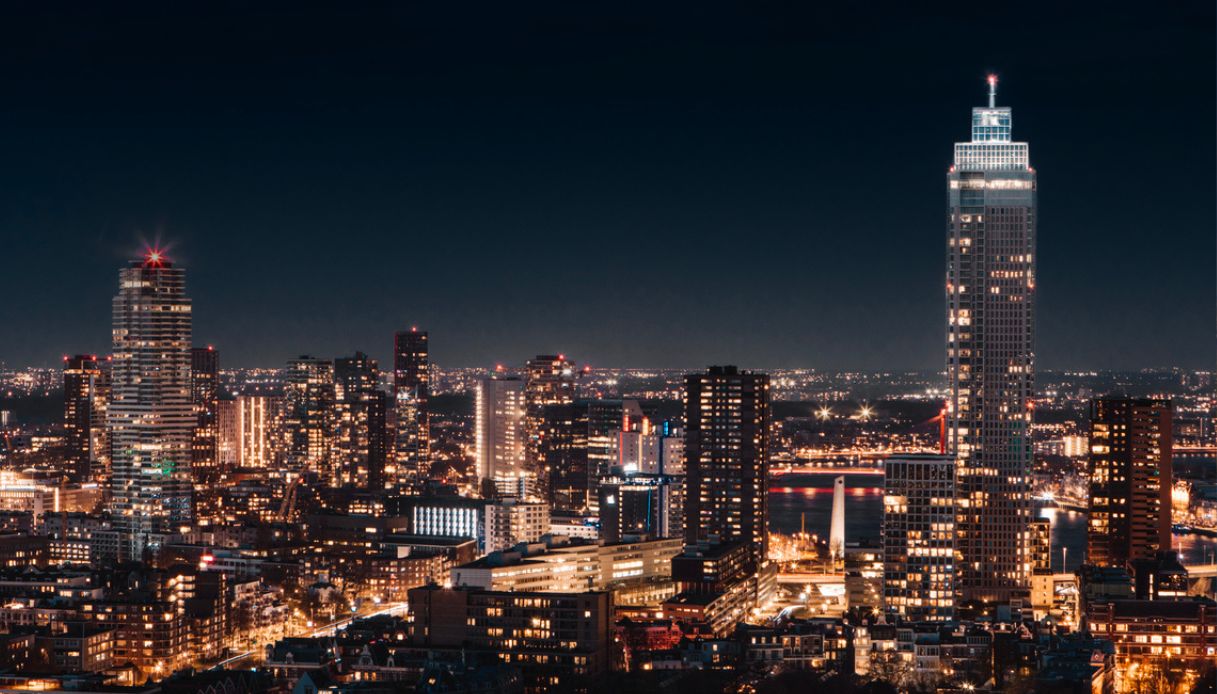 Skyline notturno di Rotterdam, Olanda
