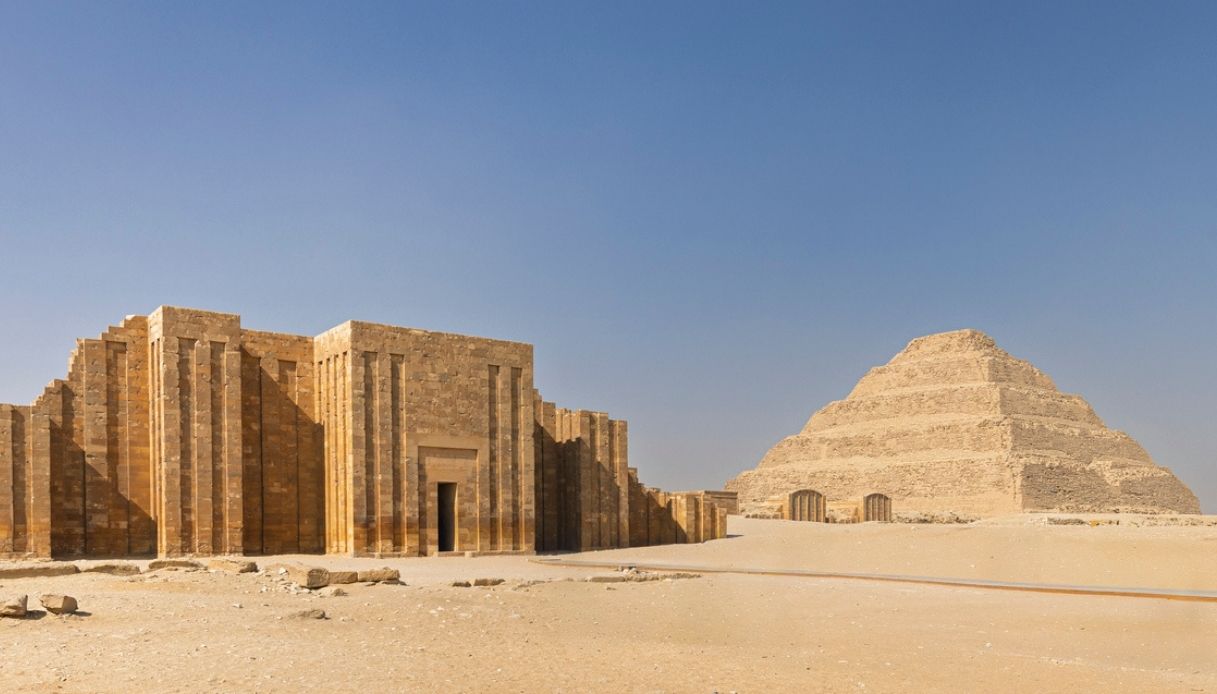 A Saqqara riemerge la tomba di un uomo vicino al faraone: custodisce segreti millenari