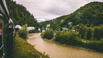Il treno a vapore che attraversa la selvaggia Valle del Vaser: Mocănița di Vișeu de Sus