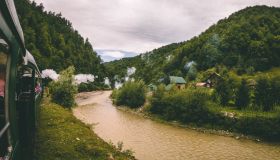 Il treno a vapore che attraversa la selvaggia Valle del Vaser: Mocănița di Vișeu de Sus