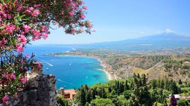 Ripartono i treni storici che attraversano la Sicilia, tra borghi incantevoli e paesaggi mozzafiato
