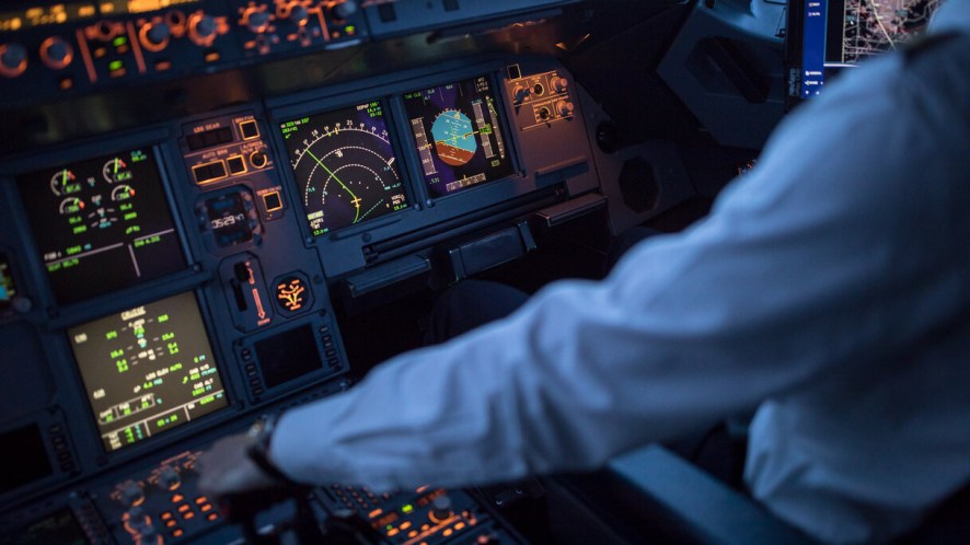 Alcuni aerei volano senza passeggeri: il lavoro insolito del ferry pilot che pochi conoscono