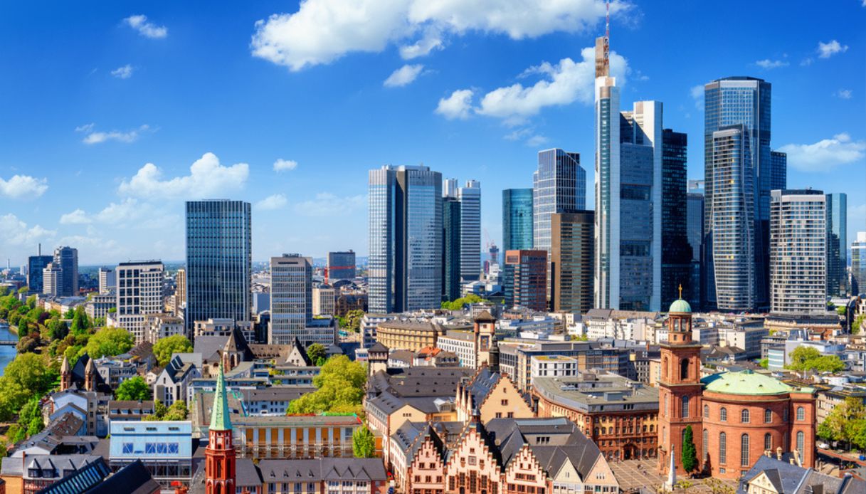 Bella vista panoramica sullo skyline di Francoforte, Germania