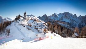 Tarvisio, il piccolo paradiso dello sci lontano dalla folla conquista il Guardian